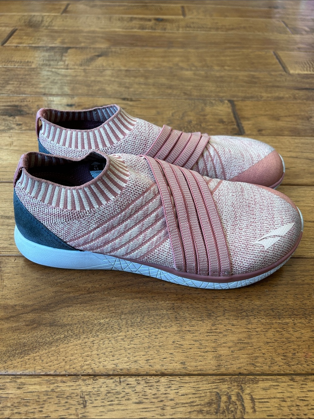 Altra Dyani Slip On Sneakers Lifestyle Shoes Foot Shape Zero Drop Pink Size 7.5